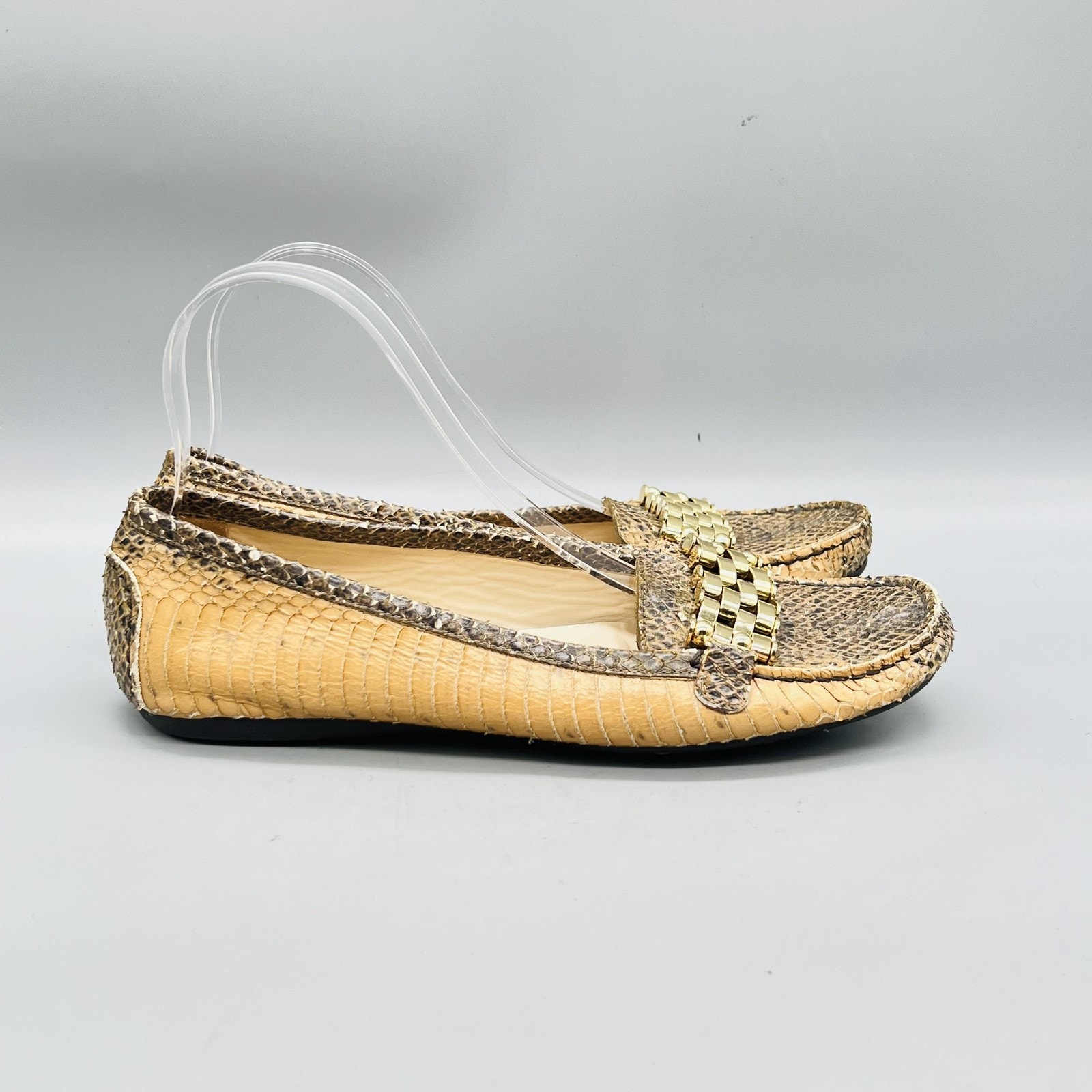 Stuart Weitzman Shoes Womens 9 Beige Snake Leather Moccasin Flats Slip On Casual